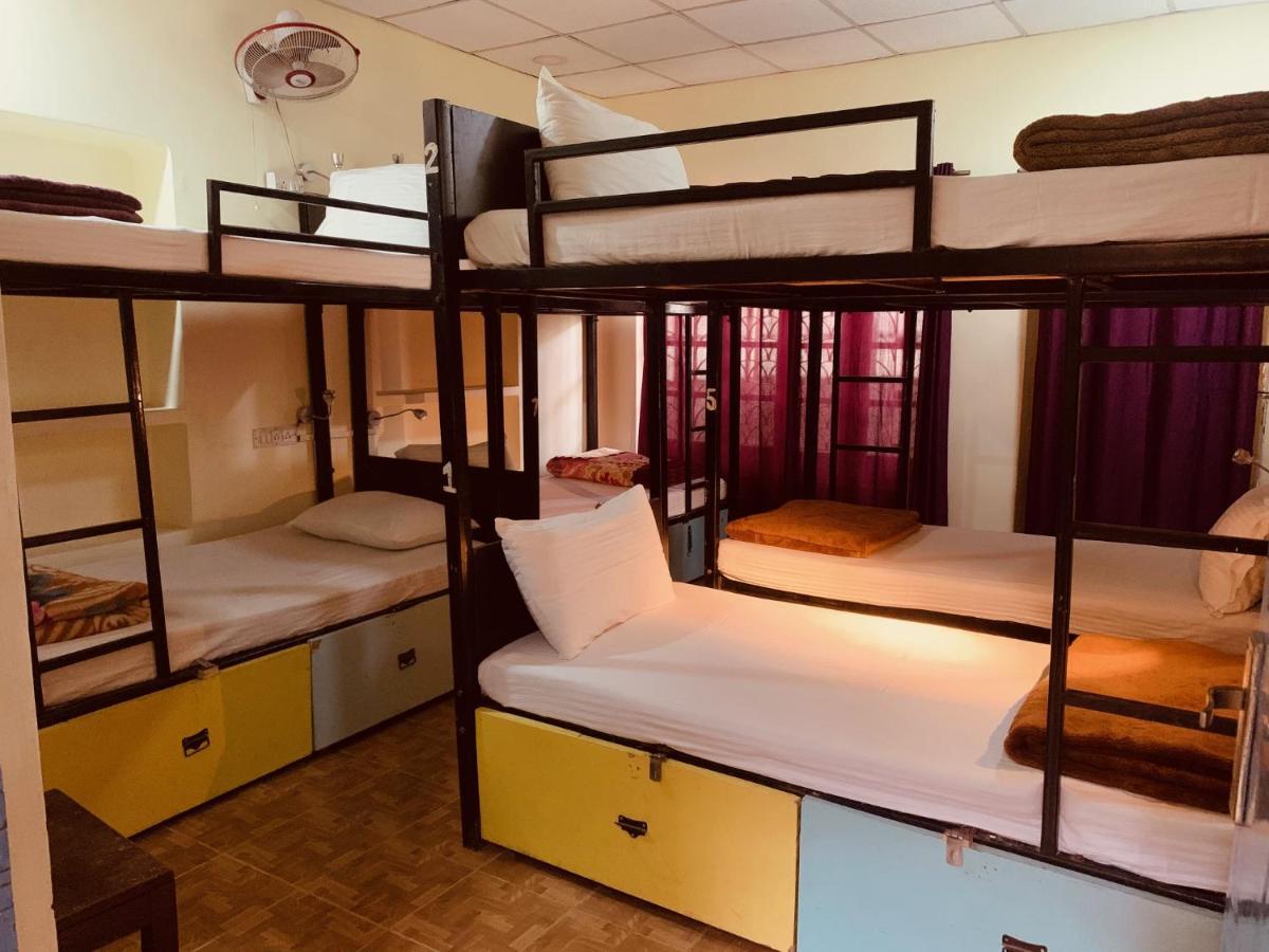 Vagabond Stay Hostel Варанаси Экстерьер фото