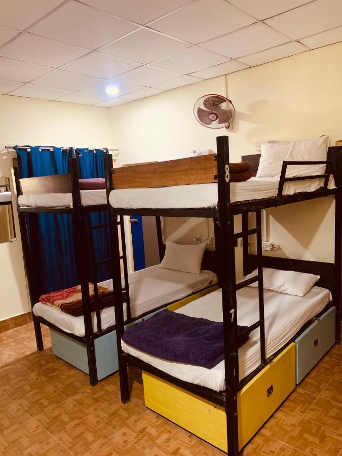 Vagabond Stay Hostel Варанаси Экстерьер фото