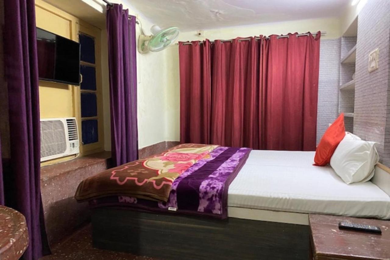 Vagabond Stay Hostel Варанаси Экстерьер фото